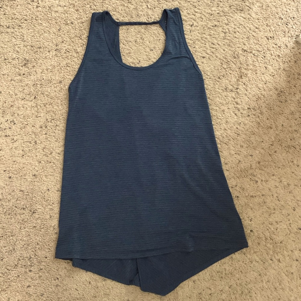 Athleta Essence tie back top